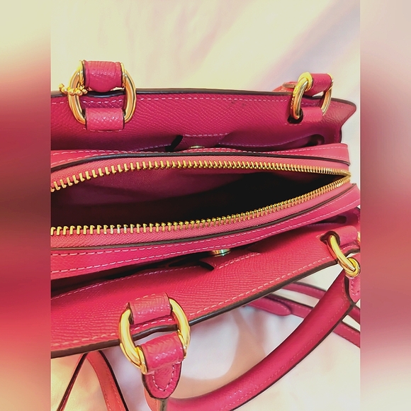 Beautiful Coach bag in fuschia with detachable shoulder strap. - Picture 6 of 9
